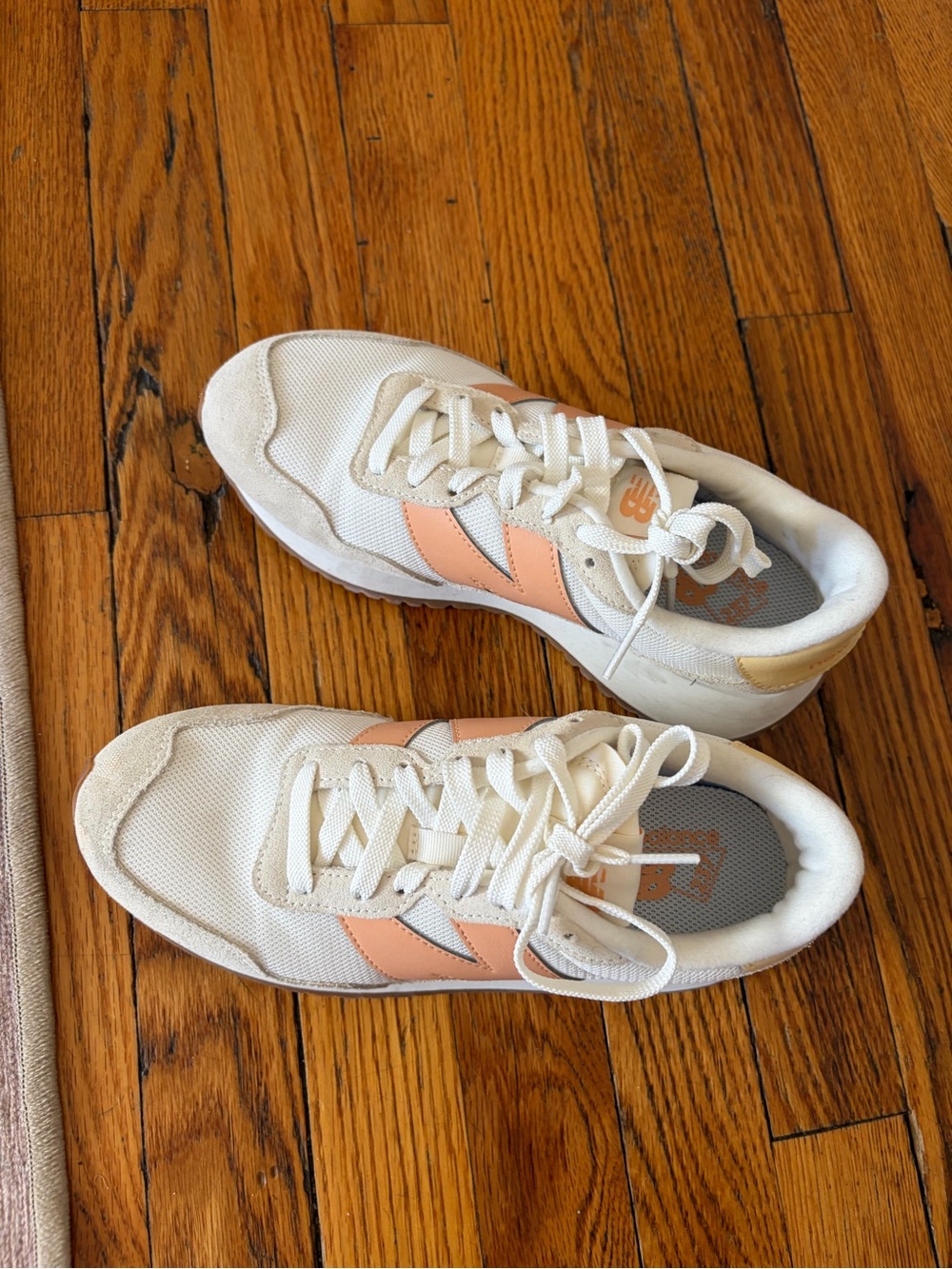 New Balance Women's Cream Sneakers with Peach 'N' Accent - Picture 2 of 4